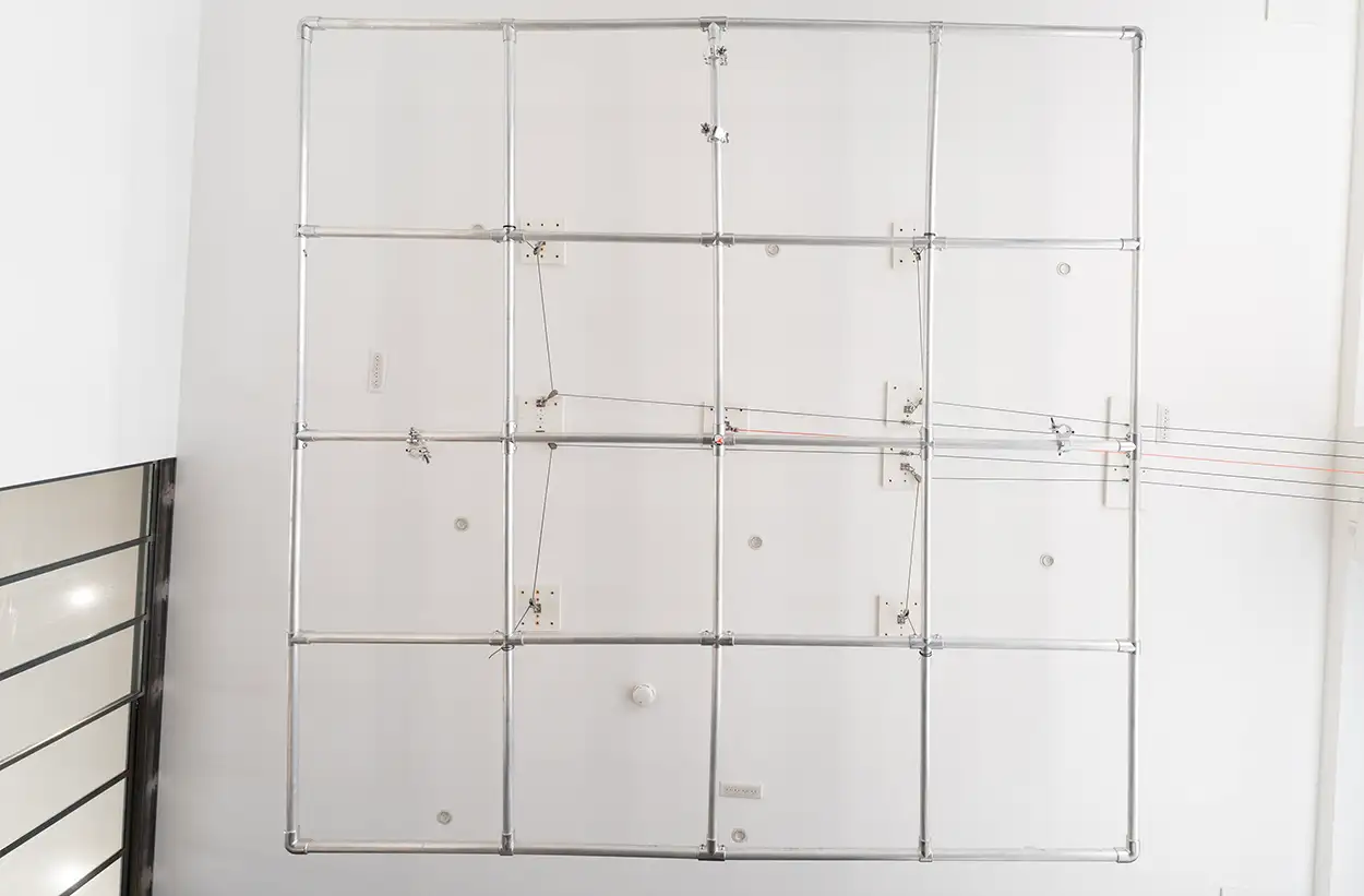 Grill motorisé 4×4 m vu du dessous, structure tubulaire pour accrochage lumières en hauteur Greystone Studio