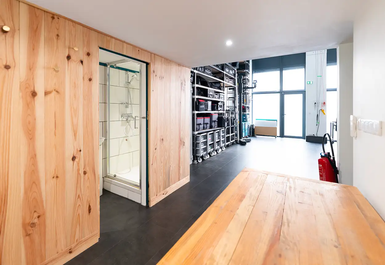 Sanitaire avec douche et rangement matériel photo professionnel Greystone Studio Villeurbanne